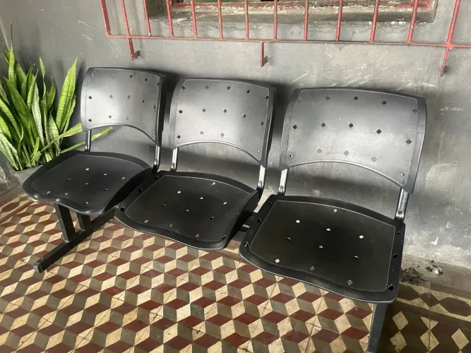 Cadeiras de espera / longarina 3 lugares - ótimo estado