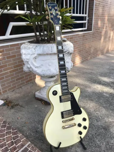 Guitarra Epiphone Les Paul Custom PRO