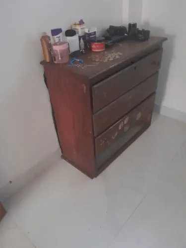 Vendece 3 armários 1 fogom com lá pipa de gás 2 mesas 2 geladeiras funcionando 1 tv smat