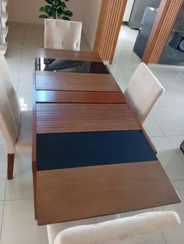 Mesa de jantar elástica com 4 cadeira