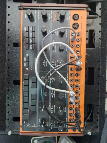 Sintetizador analógico Behringer Crave 