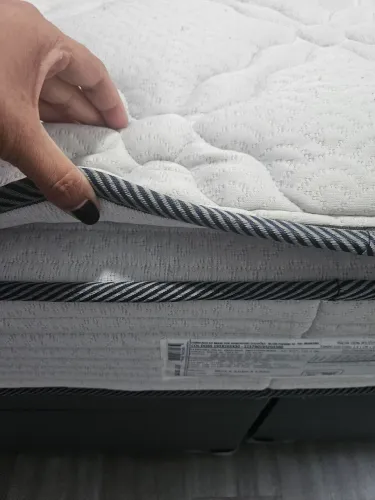 Vende-se box baú e colchão king size