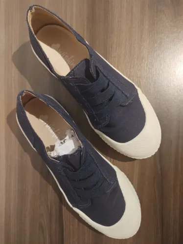 Tênis Wishin azul e off white, usado uma única vez