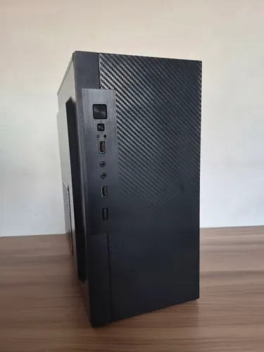 Gabinete i3 7100/8GB de RAM/SSD 90GB