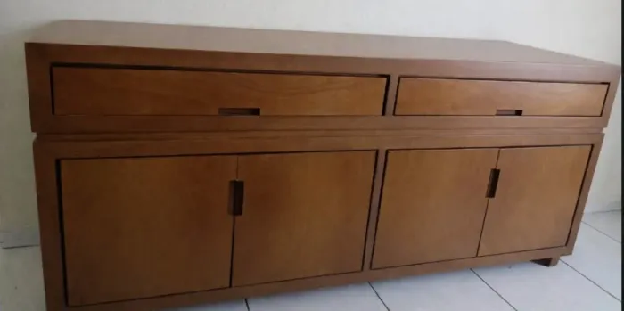 BALCÃO DE MADEIRA MACIÇA , 180 CM POR 50 CM E 80 DE ALTURA