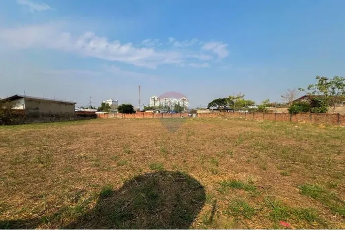 Oportunidade Comercial Imperdível: Terreno de Esquina de 2.221 m² no Bairro Pedrinhas