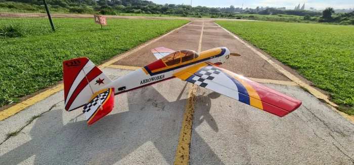 Aeromodelo Yak Aero Works 20cc gasolina!!