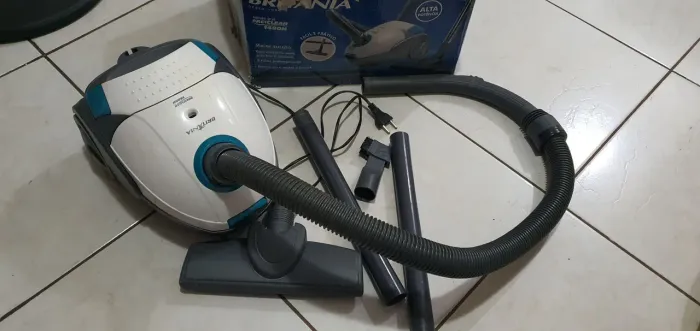 Aspirador de pó Britânia