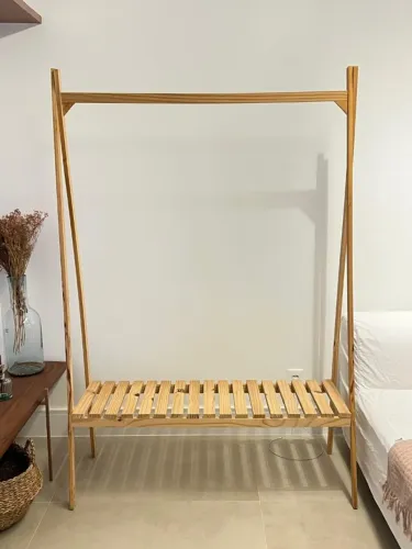Arara para roupas em pinus
