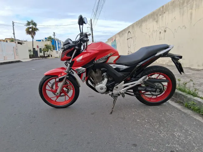 HONDA CB TWISTER 250cc  2021 - REVISADA DE FATO ( Manual e Chave reserva ).