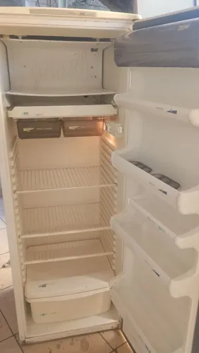 Geladeira 340 litros funcionando tudo garantia e entrego na casa do cliente