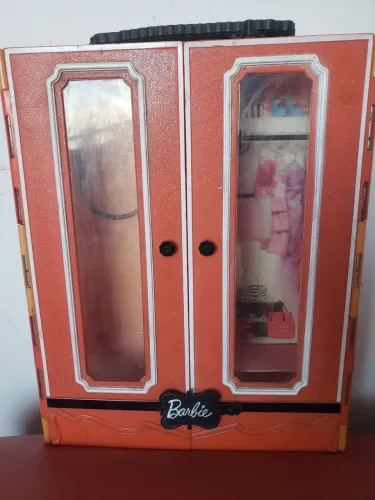 Guarda roupa da barbie