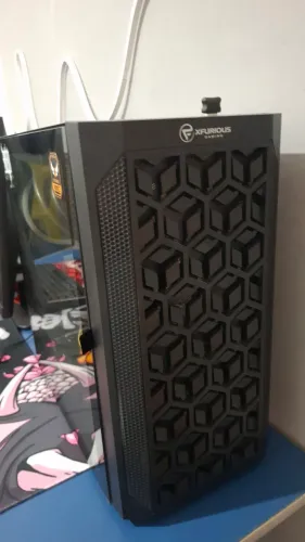 Gabinete mid tower vidro temperado com 3 fans ARGB inclusos