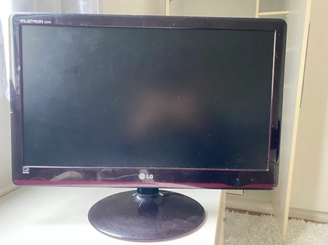 Monitor LG 19 polegadas (funcionando e acompanha cabo para ligá-lo)