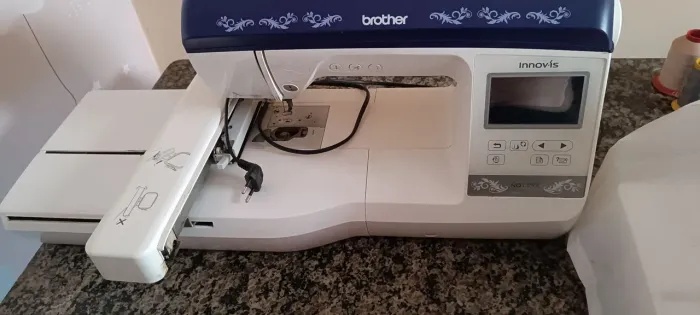 Máquina de bordado nq1400E