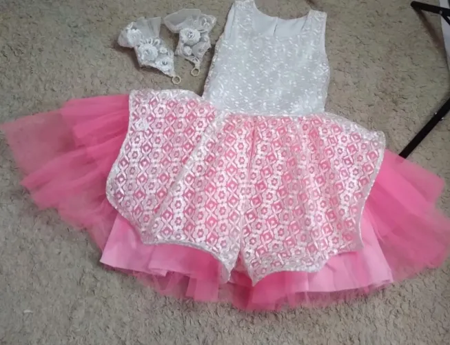 Vendo lindo vestido de festa tamanho 8anos 