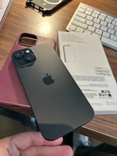 Apple iPhone 15 (128 Gb) - Preto - Com Capinha Original - Ótimo estado e bateria