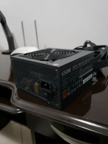 Fonte Cooler Master MWE Bronze V2 Full Range, 650W, 80 Plus Bronze, Não Modular, PFC Ativo