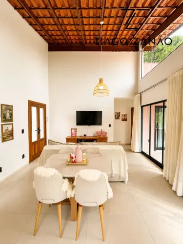 Imóvel para venda possui 200 metros quadrados com 3 quartos em Centro - Santa Teresa - ES