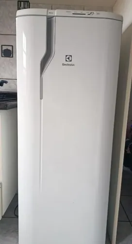 Geladeira Electrolux RE31 240 litros 