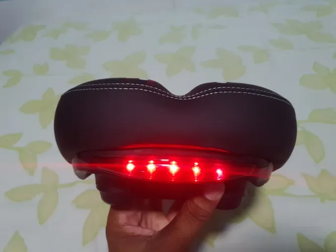 Sela bicicleta com luz traseira