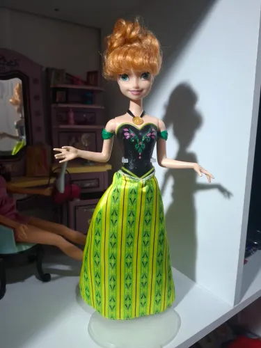 Boneca frozen ana original cantando em inglês