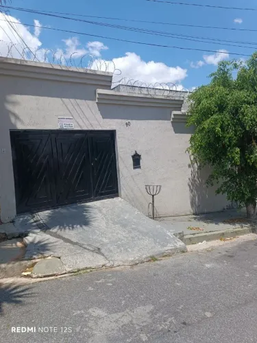 CASA 3 QUARTOS E 2 BANHEIROS