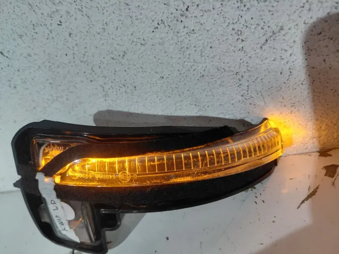 Pisca retrovisor Kwid lado direito