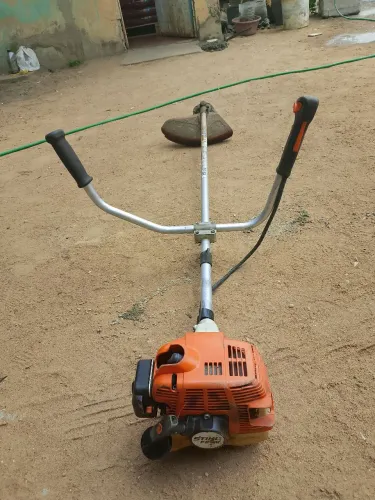 Vendo Roçadeira Sthil SR80