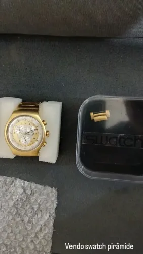 Swatch pirâmide na caixa