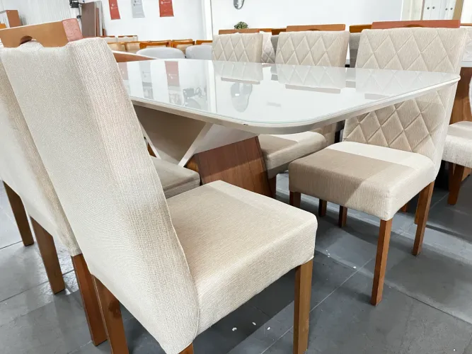 Mesa de jantar na laca