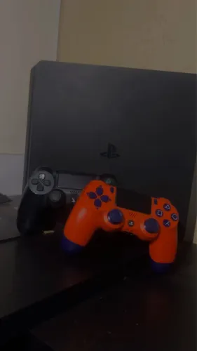 PlayStation 4 Slim 1TB + Controles