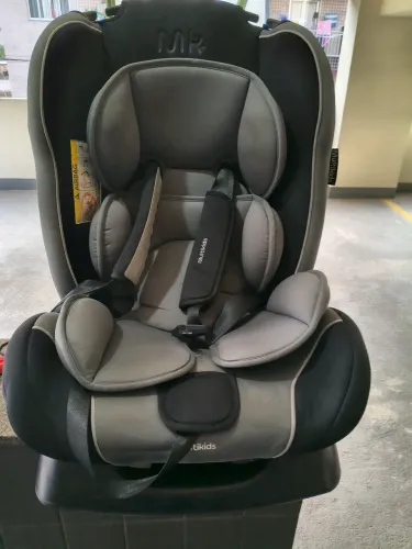 Cadeirinha infantil Multikids muito nova