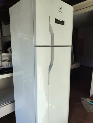 Geladeira Frost Free 310L Branco Electrolux (TF39) 220V - Usada bom estado