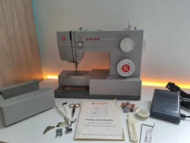 Máquina de Costura Singer 4423 - Kit com acessórios