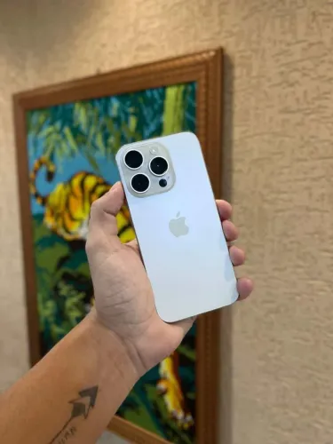 iPhone 15pro zerado, difícilmente encontra neste estado de conservação único dono bat 100%
