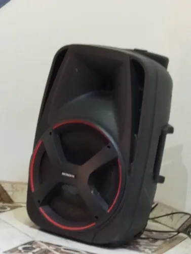 Vendo uma caixa de som