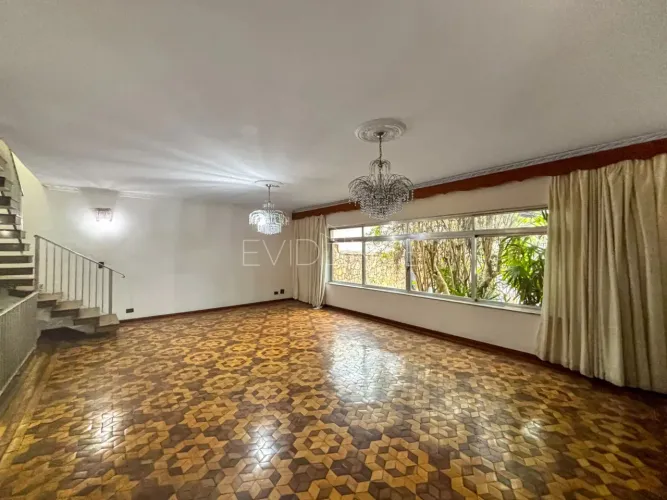 Sobrado à Venda e Locação no Jardim Vila Formosa - Amplo, Confortável e com Ótima Localiza