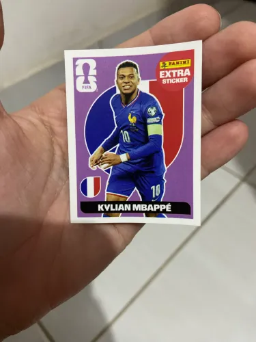 Figurinha original Mbappé extra legend