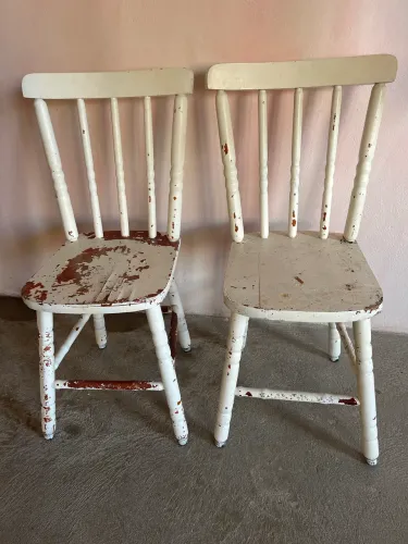 2 cadeiras de madeira