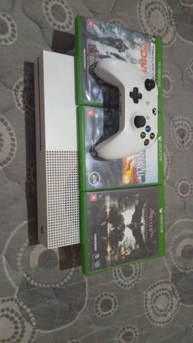 Xbox One S em ótimo estado