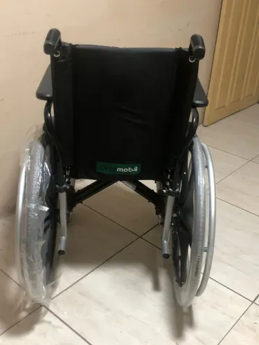 Vendo cadeira de rodas nova 