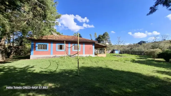 Linda Chácara 1.000m², situada em Maria da Fé-MG