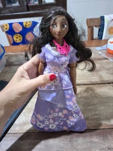 Boneca da Isabela Madrigal do filme Encanto da Disney