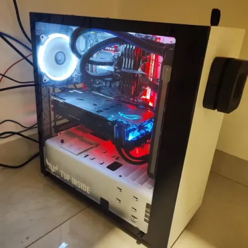 PC Gamer / Workstation i7 7700K + GTX 1080 Ti Strix + 32GB RAM + 2TB SSD