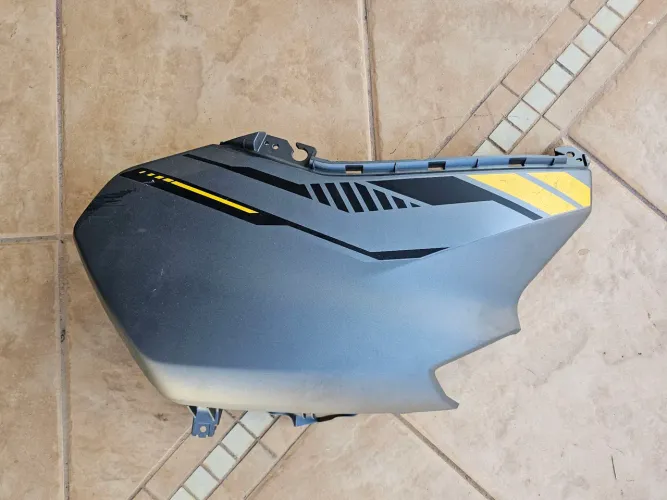 Vendo carenagem esquerda Yamaha Nmax SE 2024 riscada
