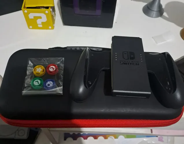 Joy-Con Grip + Case