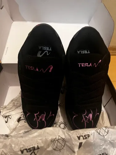 Tênis Tesla Hertz 
