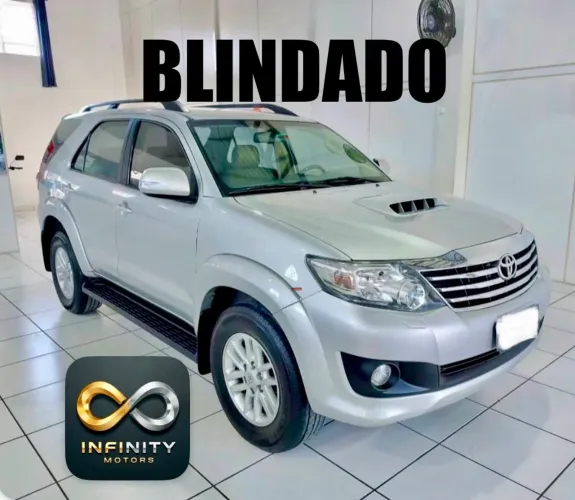 Toyota Hilux SW4 SRV D4-d 4X4 3.0 TDI Dies. AUT 2013