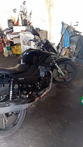 Vendo moto coisas bobas a fazer moto andando bem motor 0 so a roupa dela msm que esta ruim